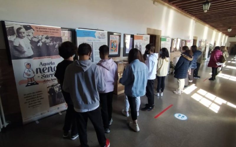 IES “Rosalía de Castro” de Lugo acolleu a exposición itinerante de Xela Arias