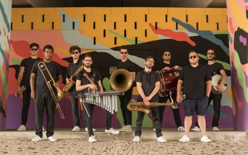 Música tradicional, bandas de rua e ´meninos-voadores’ dão colorido a Paredes de Coura