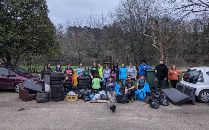 Voluntariado retira máis de 575 kg de lixo en Ponteareas