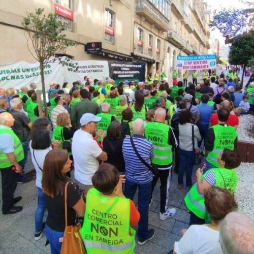 200 veciños mosenses protestan contra o vertido contaminante do proxecto Afouteza