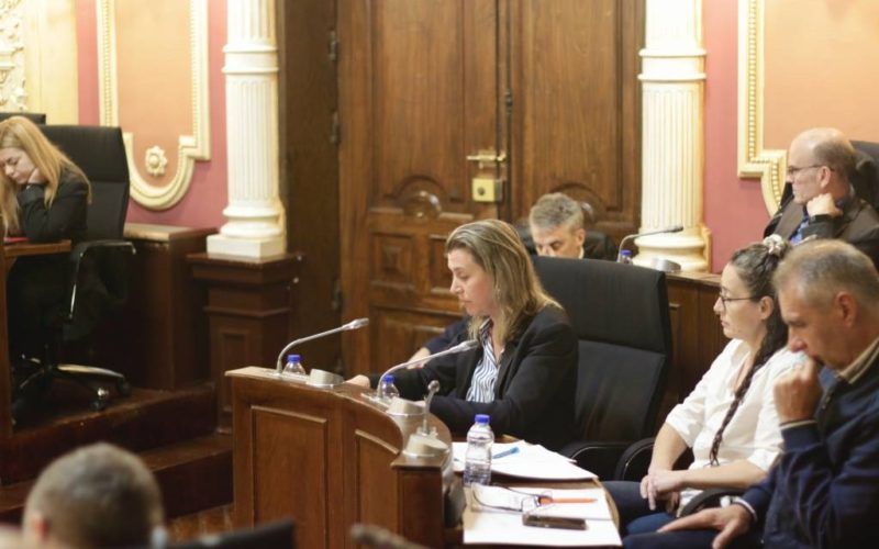 PSOE Ourense: “Jácome pretende contratar as festas de Nadal sen ter pagado o alumeado de 2023”