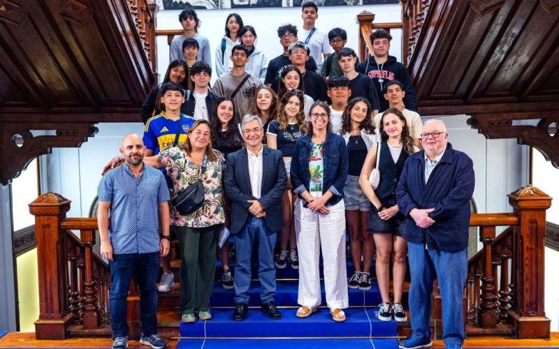 Alumnado do Instituto Santiago Apóstolo de Bos Aires de visita en Ourense