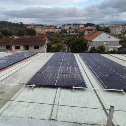 Instalación fotovoltaica no Pavillón Municipal de Salvaterra