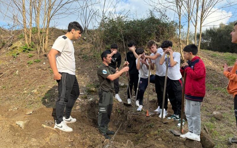 O IES Salvaterra, solidario co proxecto Monte Vivo